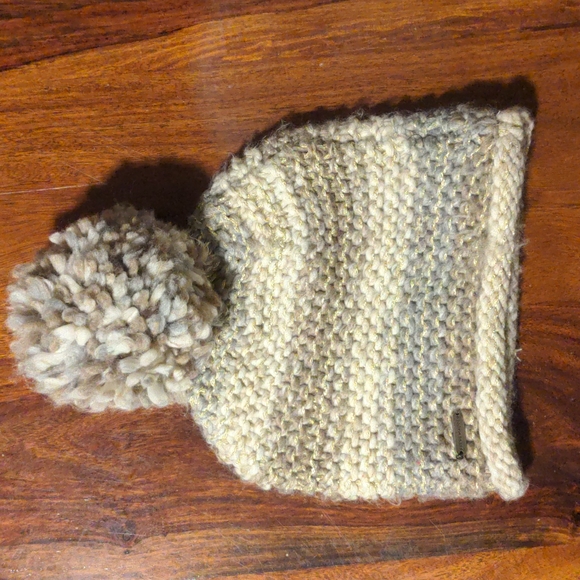Warm Winter Hat with Pom Pom - Picture 1 of 4